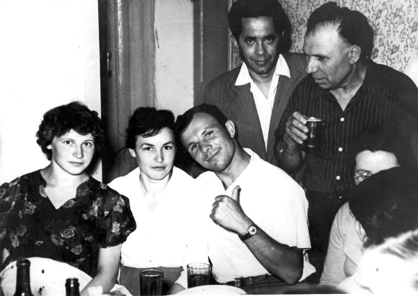 Юрий Гагарин среди родных Валентины