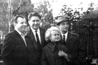 Ю.А. Гагарин с А.Н. Пахмутовой и Н.Н. Добронравовым